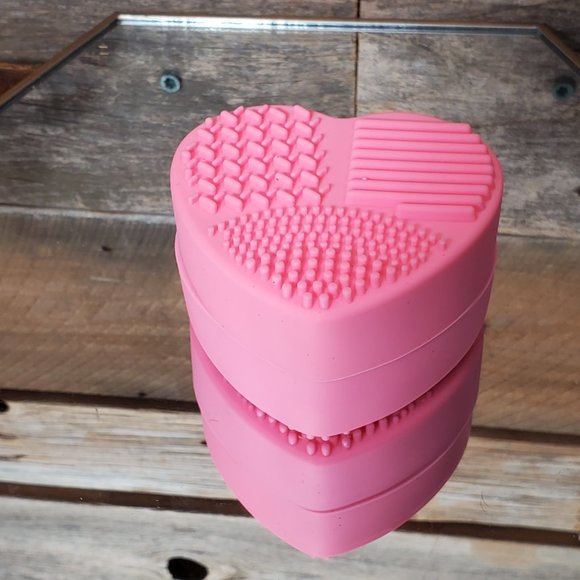 Silicone Makeup Brush Cleaning Pads - Light Pink - Set of 2 - Heart - Picture 2 of 6